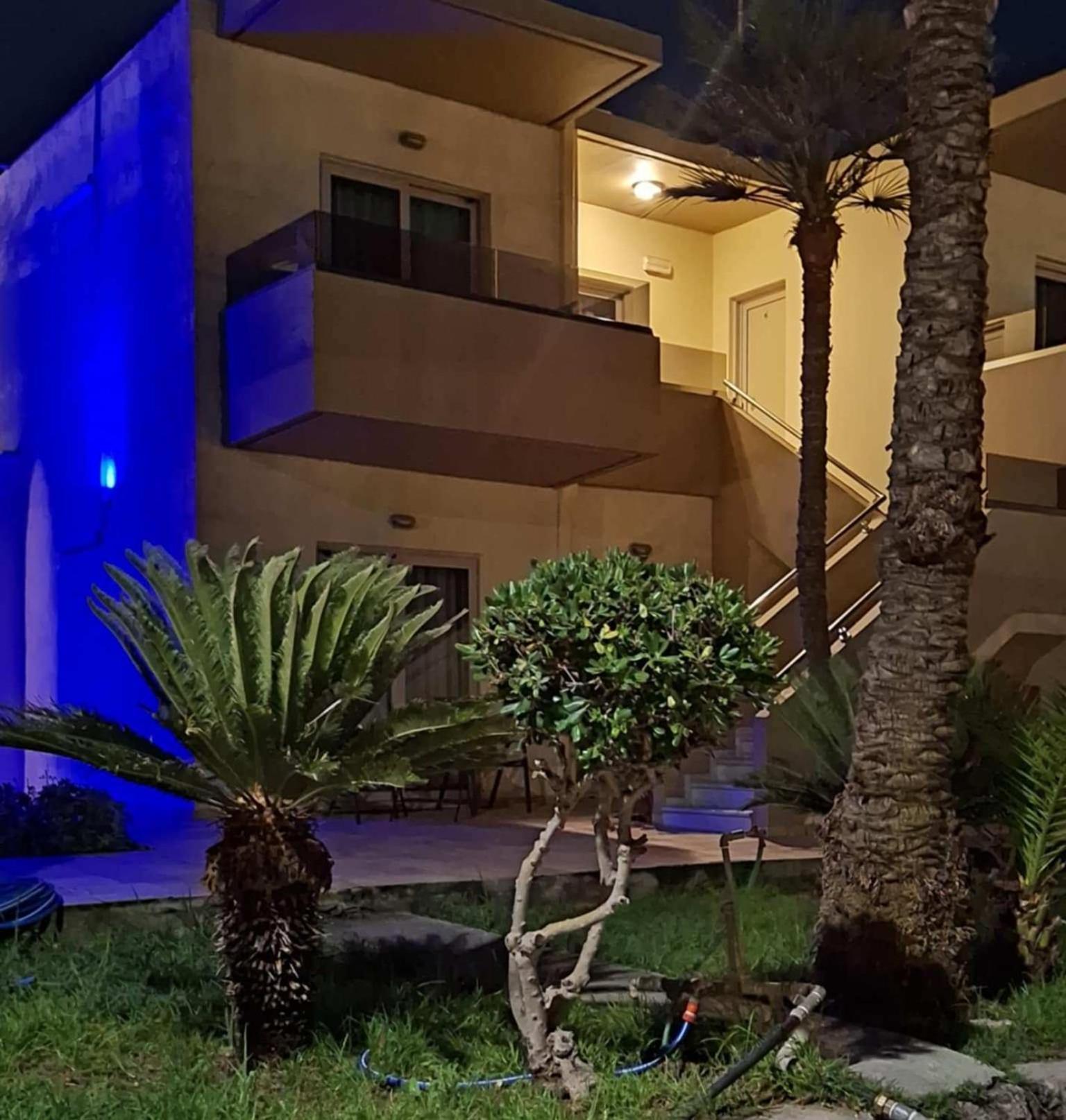 Lola'S Hotel Platanias  Exterior photo