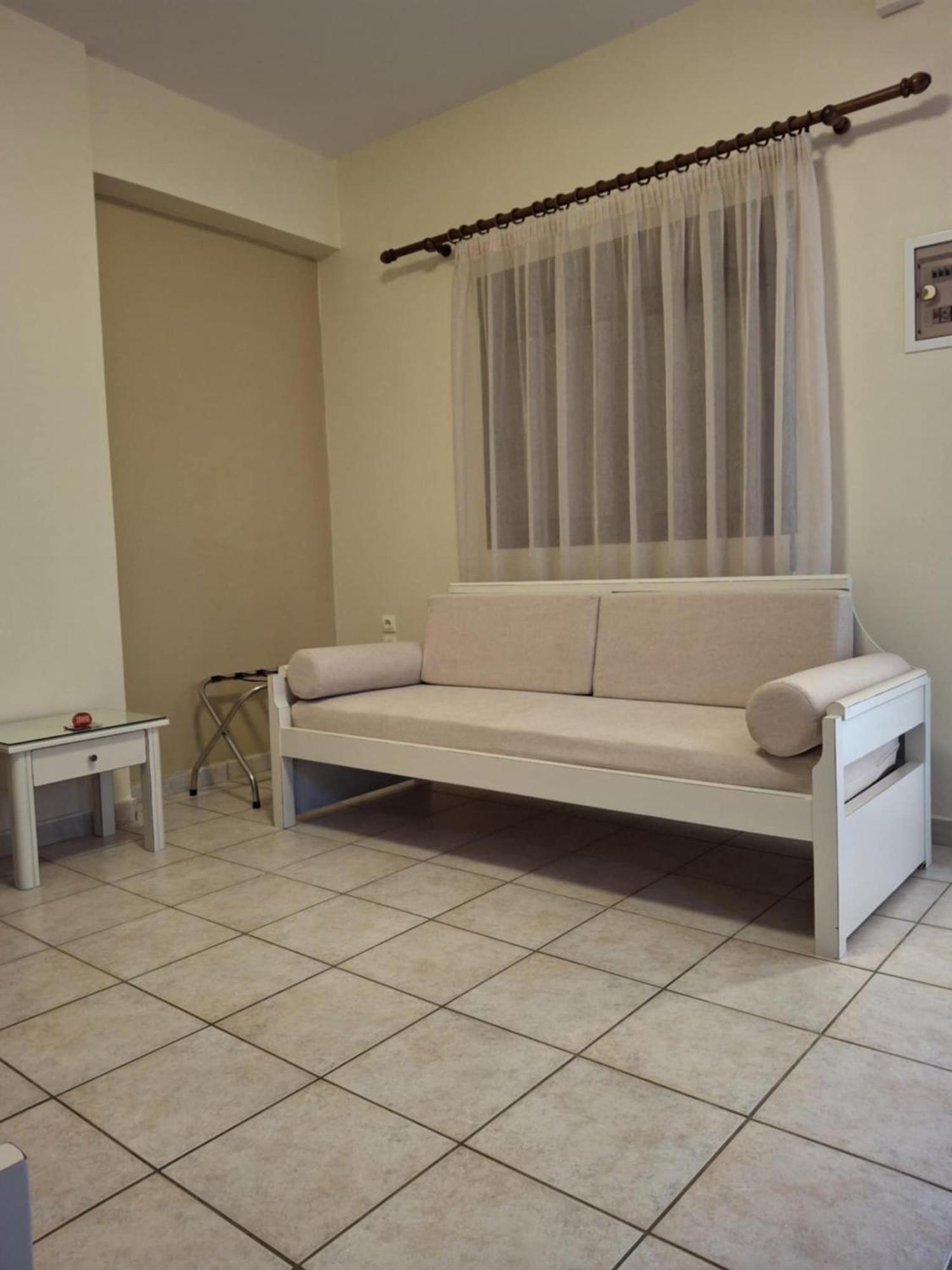 Lola'S Hotel Platanias  Exterior photo
